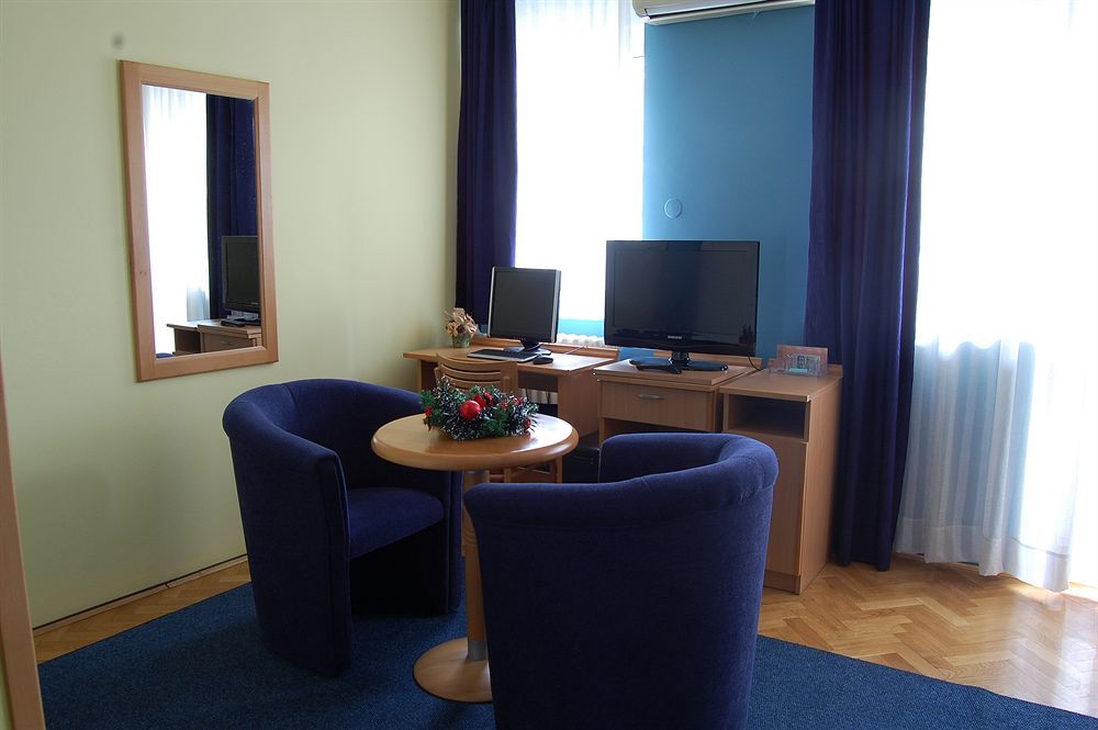 Voyager Bed & Breakfast Novi Sad Extérieur photo
