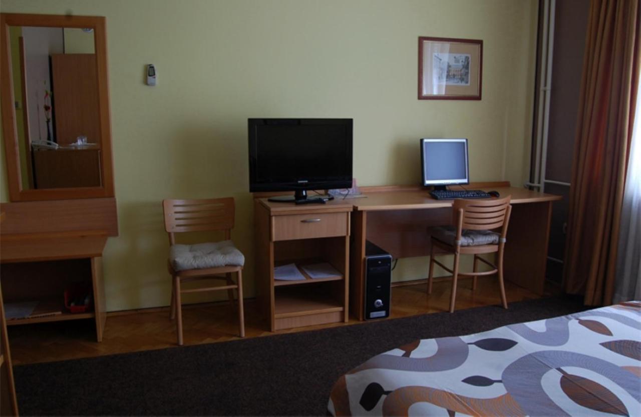 Voyager Bed & Breakfast Novi Sad Extérieur photo