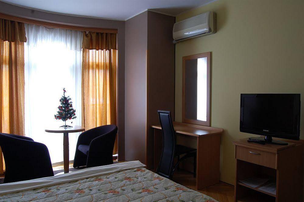 Voyager Bed & Breakfast Novi Sad Extérieur photo